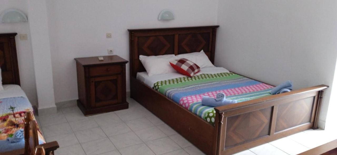 Studios Apartments Kapetanios Perissa  Bagian luar foto